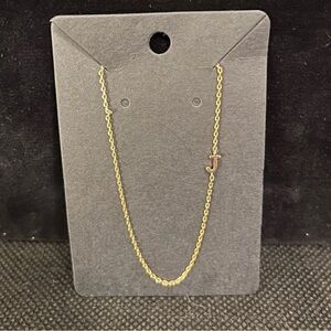 👀👇Cute 15” gold tone necklace w/ the letter “J” on the chain itself.